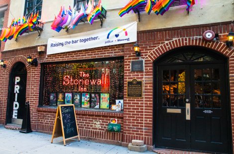 Ein Meilenstein der LGBTI*-Geschichte, der Ursprung aller CSDs: Das Stonewall Inn in New York 