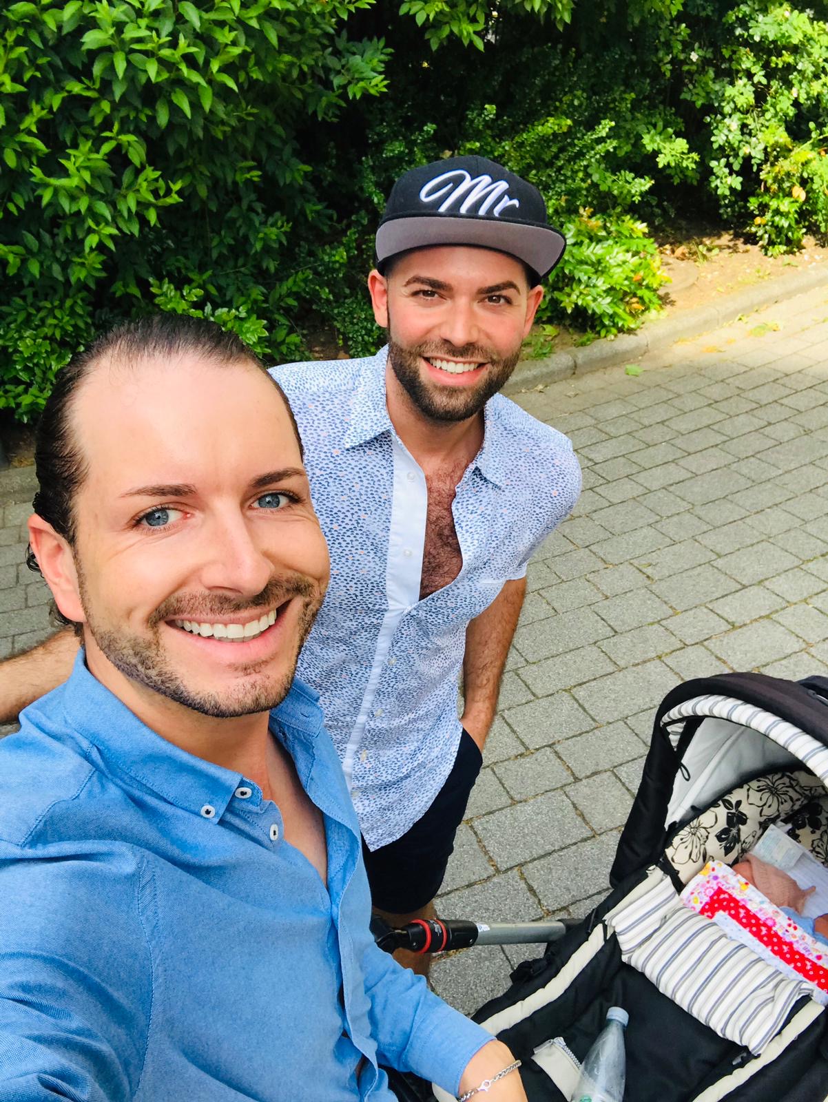 Daniel und Roman, zusammen mit den Zwillingen Melodie und Romeo // © Roman&Daniel Nawrot Daniel und Roman, zusammen mit den Zwillingen Melodie und Romeo