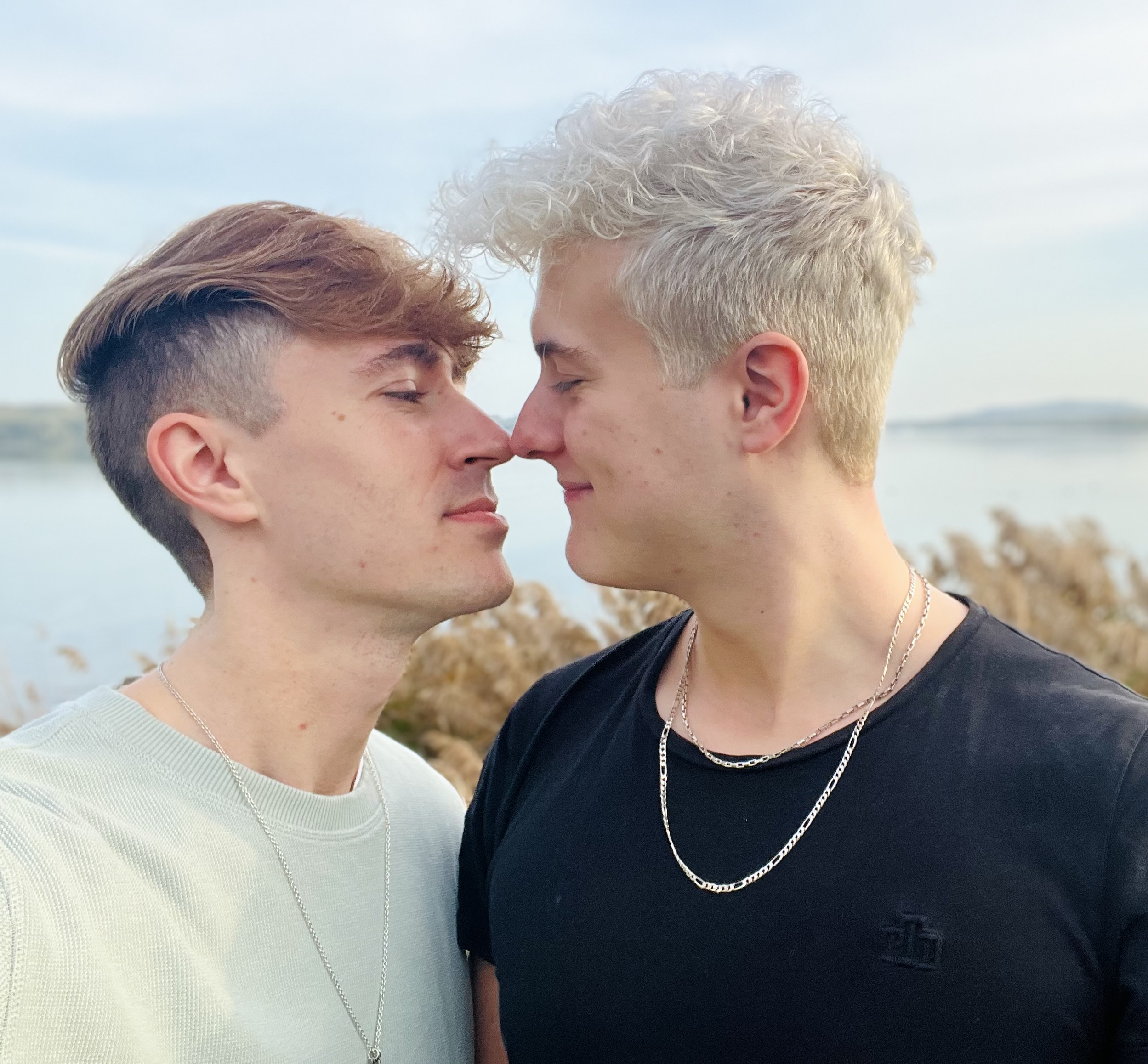 © instagram.com/heyiamrobertvincent, instagram.com/notj0hannes