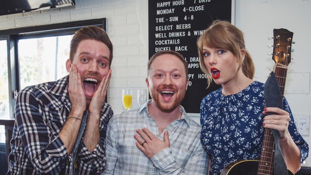 Taylor Swift überrascht Fan // © instagram.com/alexandergold