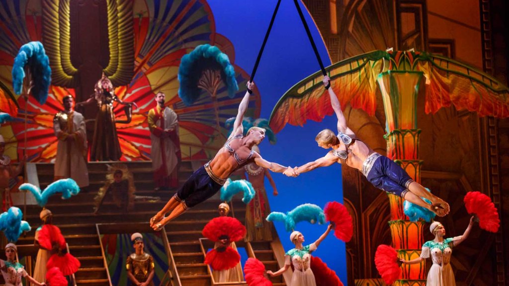 Paramour // © Original Broadway Cast (Andrew & Kevin Atherton) @ Production of Paramour Photo Joan Marcus