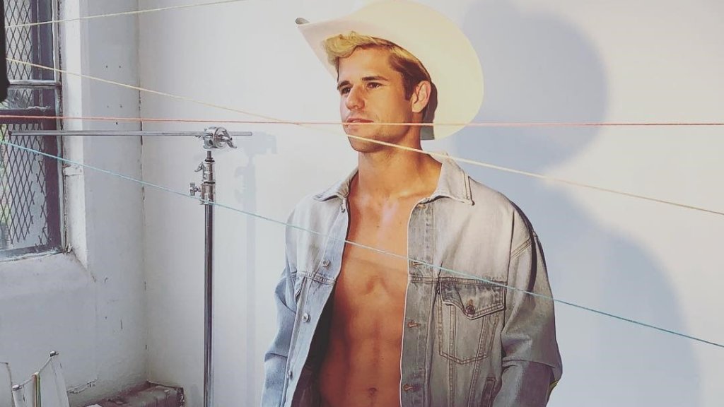 © instagram.com/charliecarver