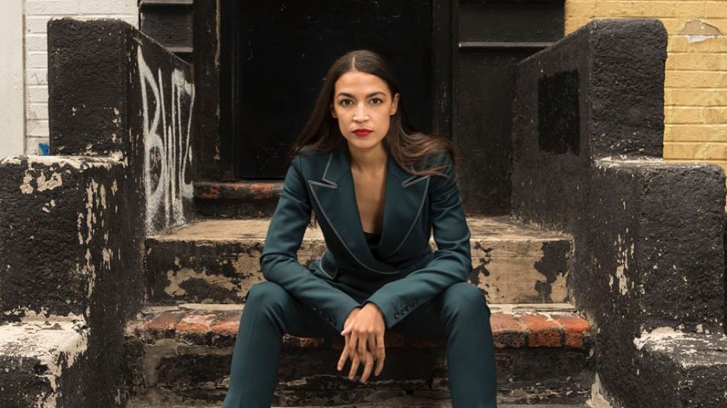 Alexandria Ocasio-Cortez outet sich als Drag Race-Queen Fan // © instagram.com/ocasio2018