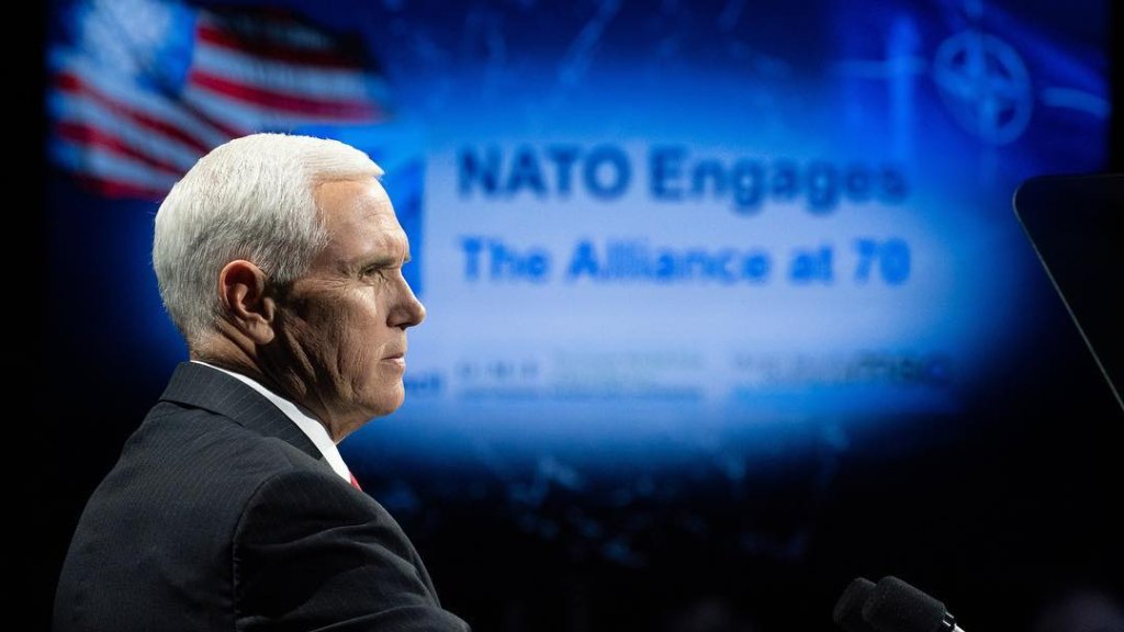 Mike Pence verteidigt das Flaggenverbot der US-Botschaften // © instagram.com/vp