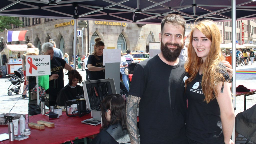 Haare lassen für den guten Zweck // © aidshilfe-nuernberg.de