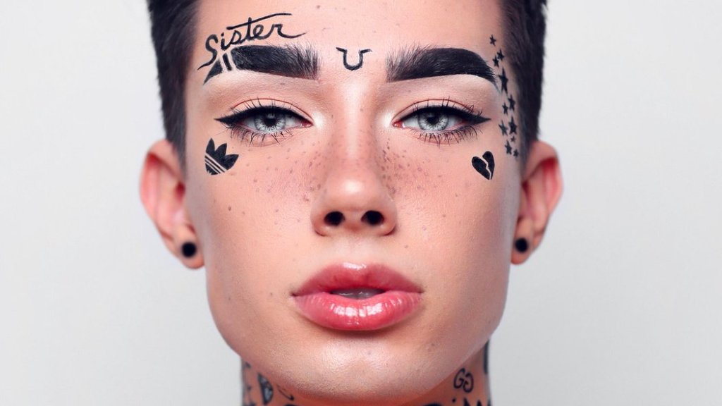James Charles zeigt in seinen Youtube-Videos, wie er seine Looks kreiert // © instagram.com/jamescharles