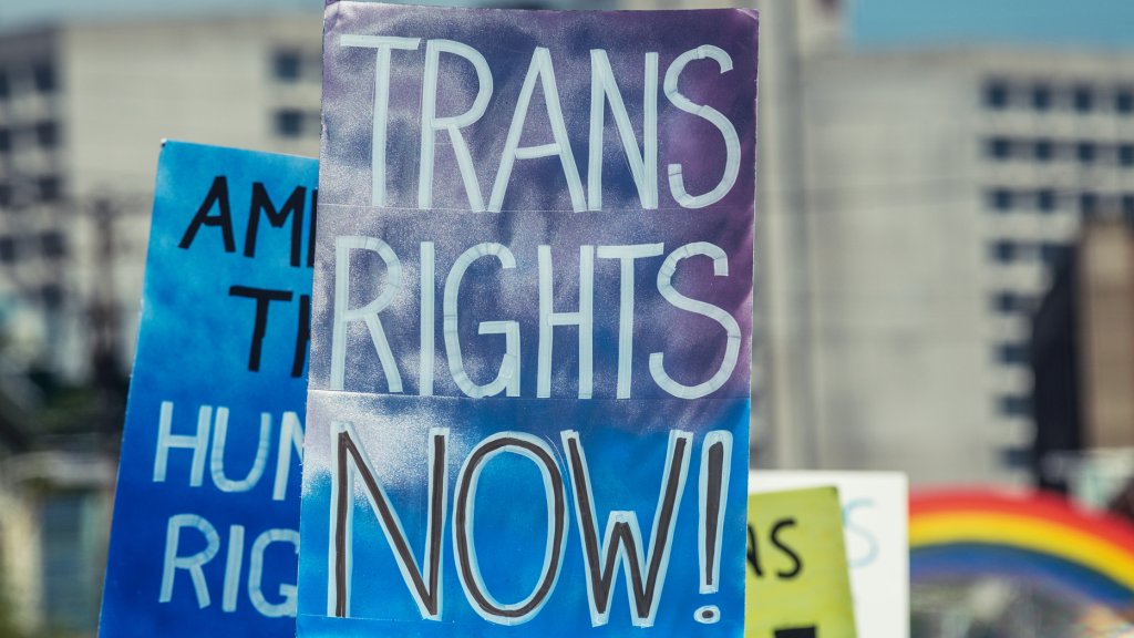 Trans-Frau gesteinigt // © shaunl