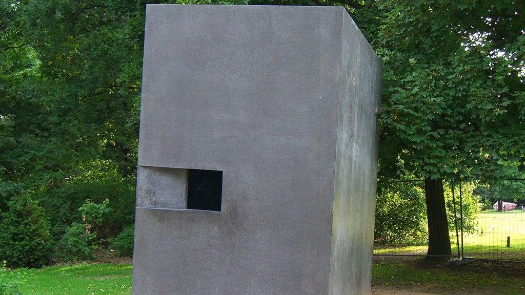 Denkmal für homosexuelle Nazi-Opfer wiederholt beschädigt // © Times