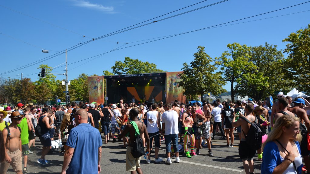 Schwuler Sohn gegen Hetero-Parade in Modesto // © lozanona