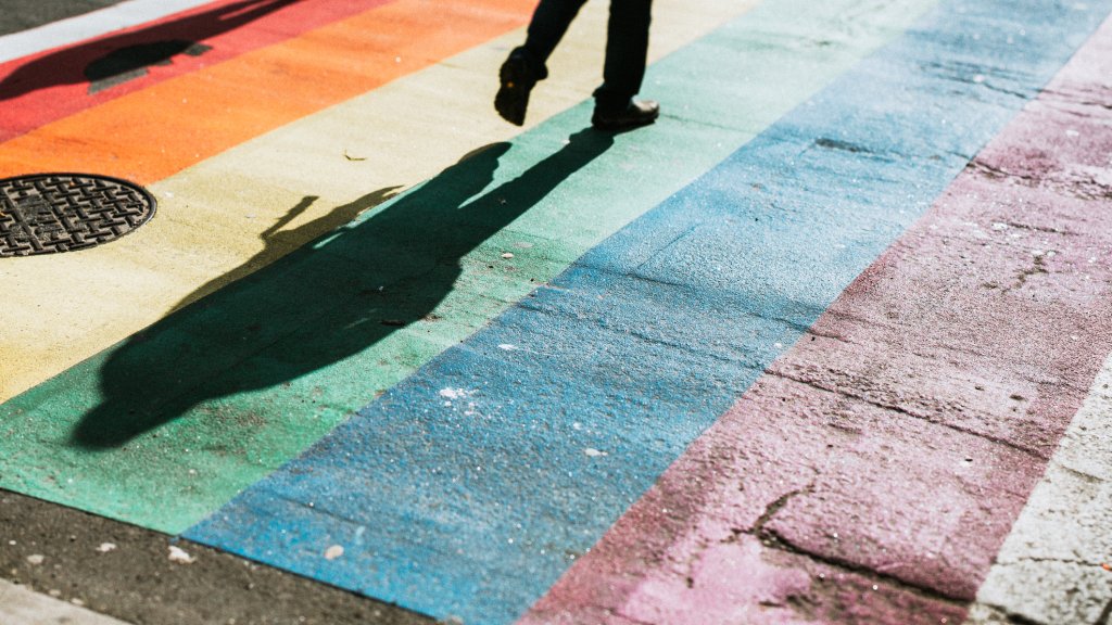 Kanadische Regenbogen-Kreuzung verschandelt // © RyanJLane