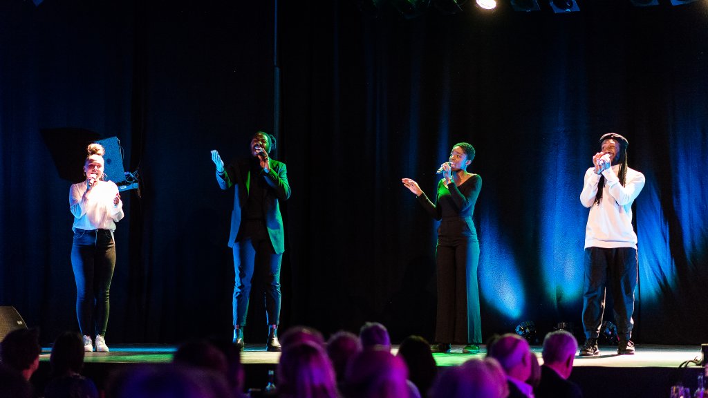 REVUE // © Daniel Nide 