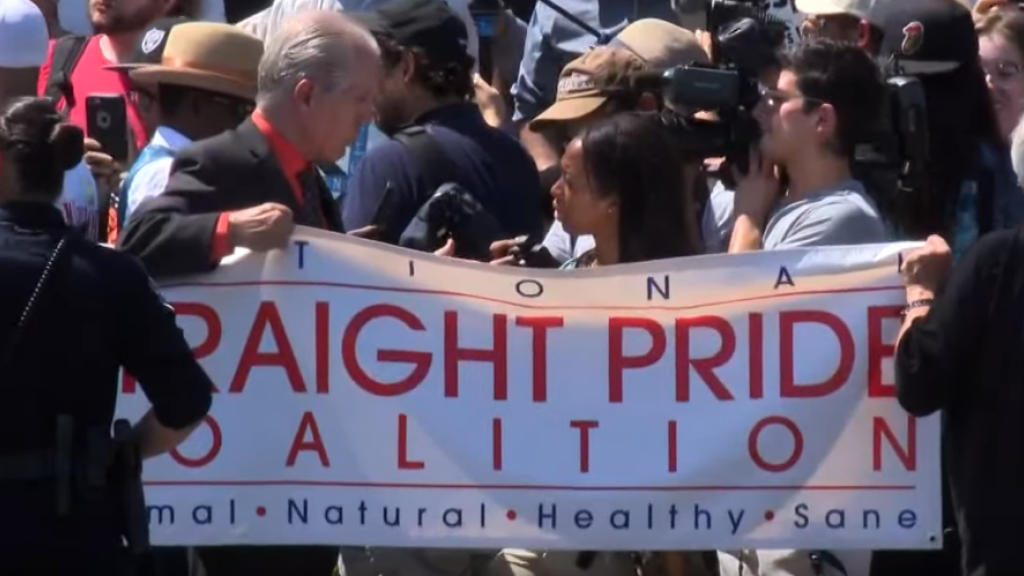 Straight Parade floppt // © YouTube/ABC10