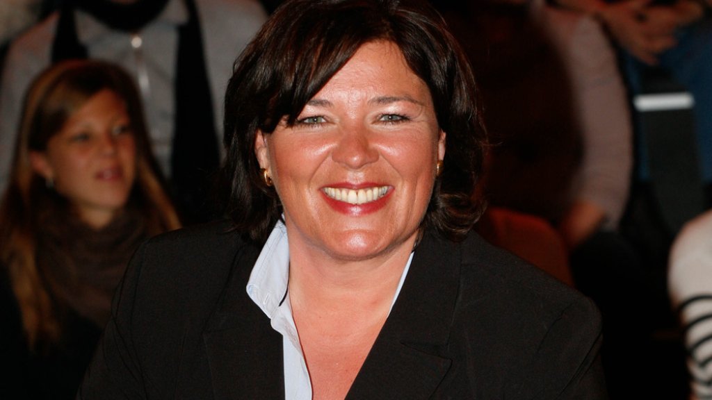 Vera Int-Veen und ihre Frau zeigen ihre Liebe