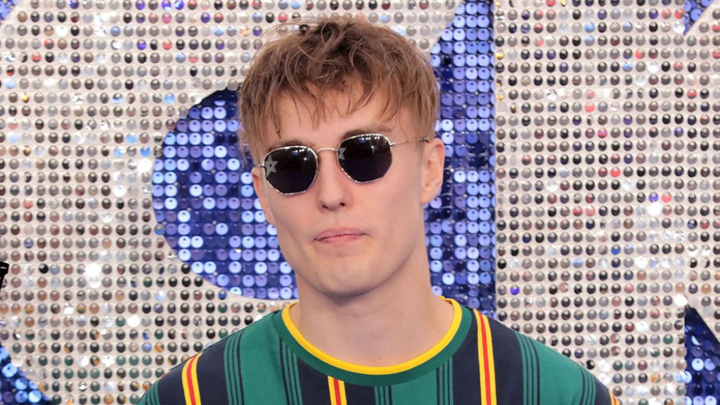 Sam Fender liebt es, dass er es seinen ehemaligen Schulrivalen heute heimzahlen kann.