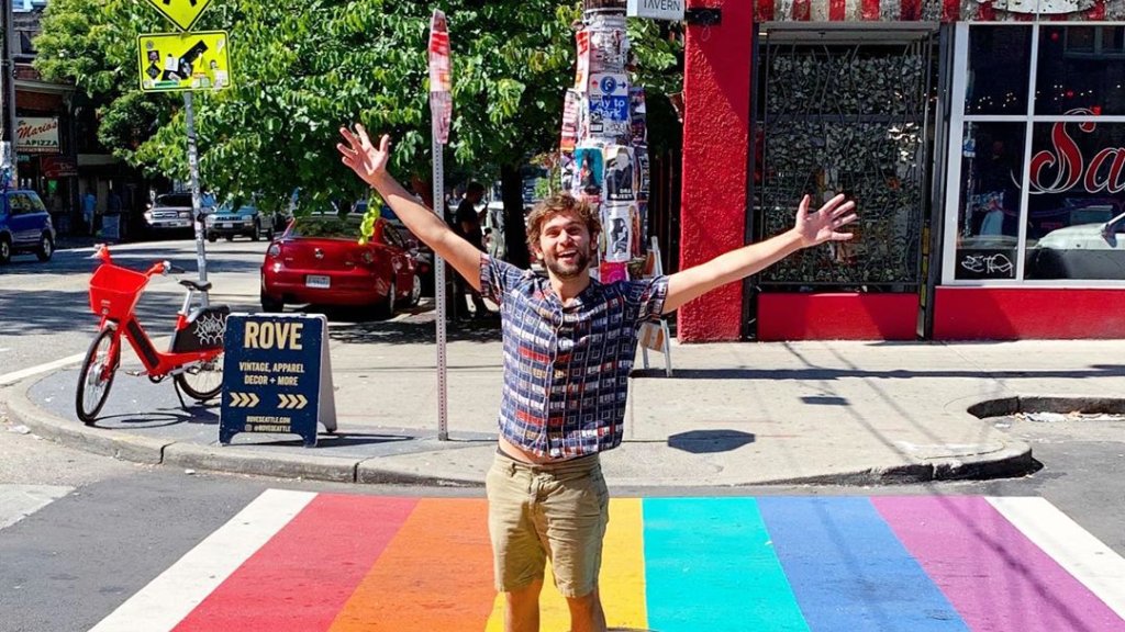 Jake Borelli in schwuler Romanze