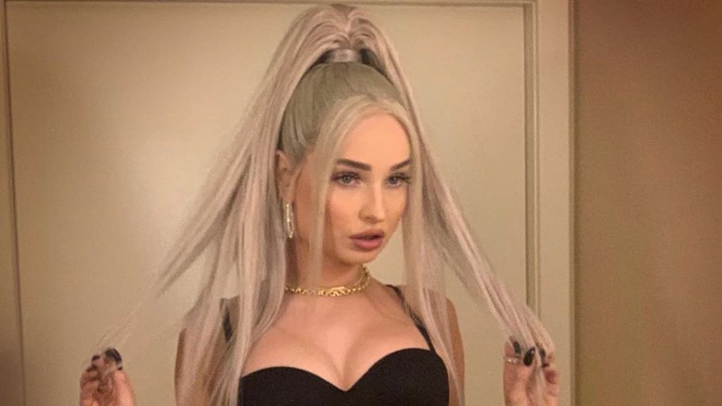 Kim Petras posiert für den Playboy