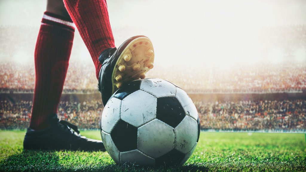 Schwuler Fussballspieler bereitet sein Outing mit dem DFB vor