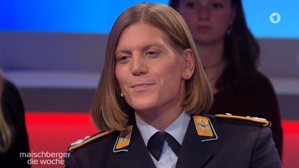 Deutschlands erste Transgender-Kommandeurin