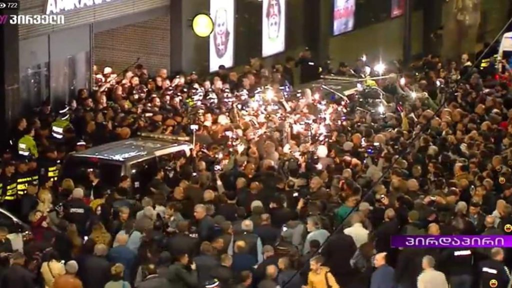 Rechtsradikale wollen Kino stürmen