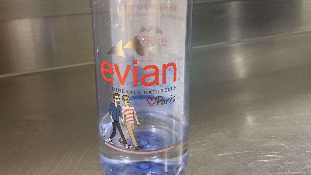Evian Wasser // © twitter.com/meditation93