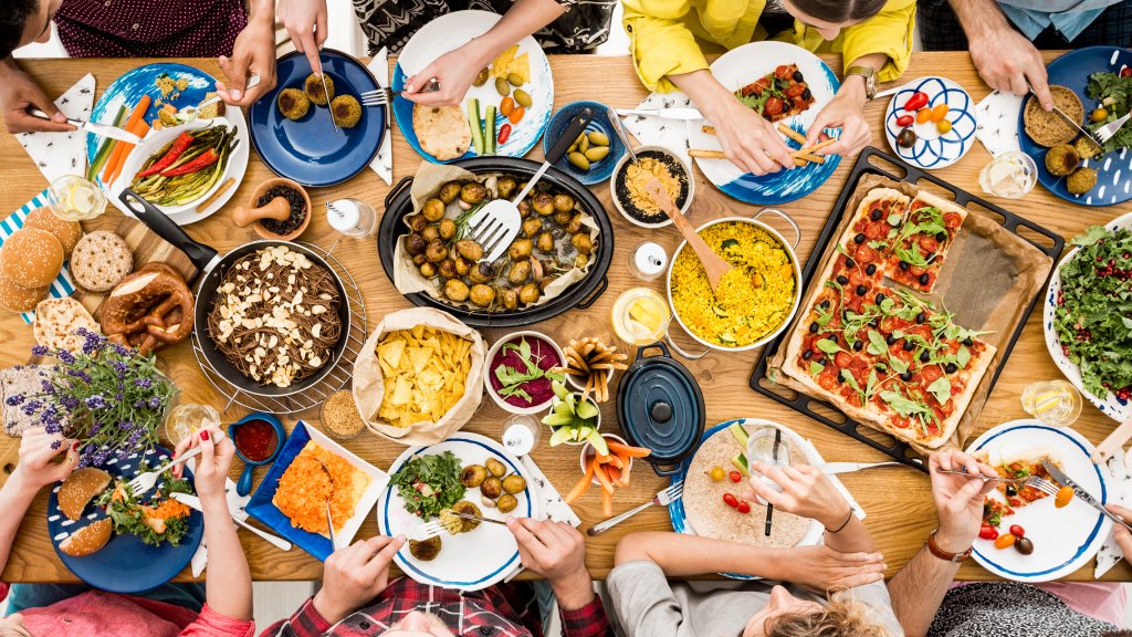Mit Freunden Kochen & Essen // © Katarzyna Bialasiewicz
