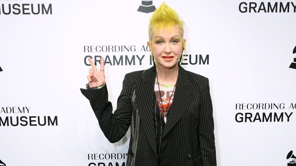 Cyndi Lauper sammelt für obdachlose LGBTI*-Jugend