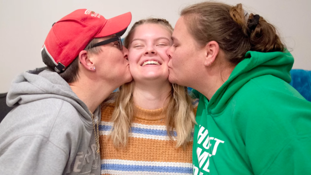 Lehrerin verbietet Schülerin, über Ehe für alle zu schreiben
