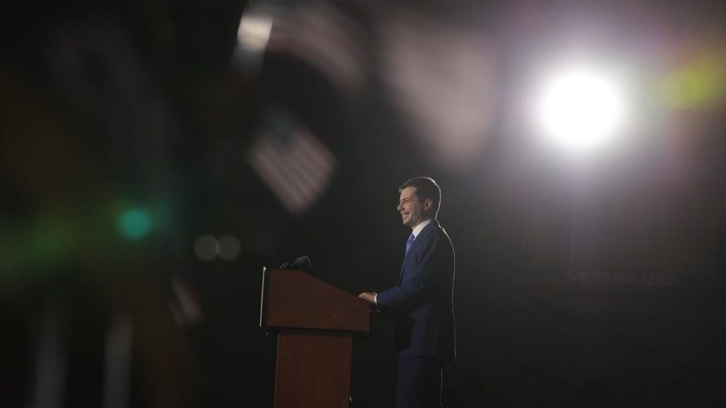 Buttigieg liegt in Iowa knapp vor Sanders