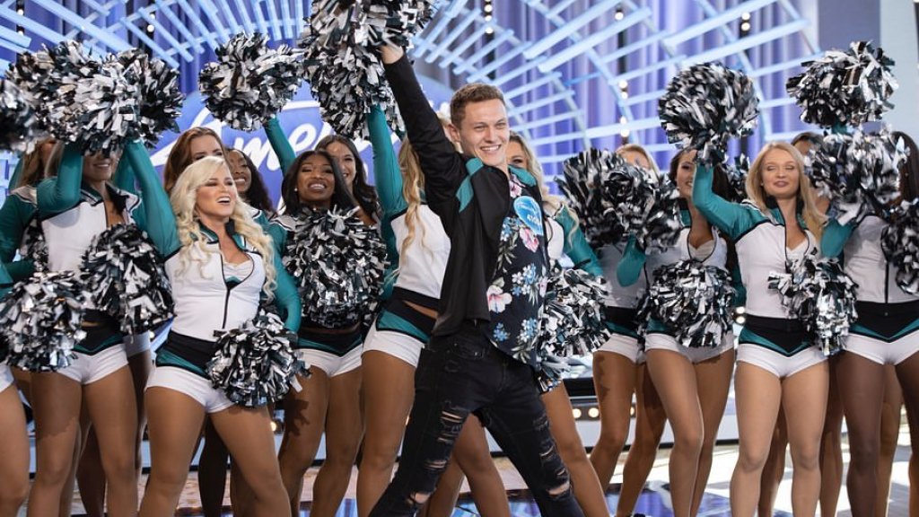 Männlicher Cheerleader bei „American Idol“
