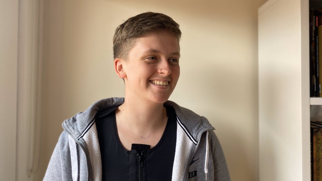 Gender-Euphorie eines Trans-Mannes nach seiner Brust-OP