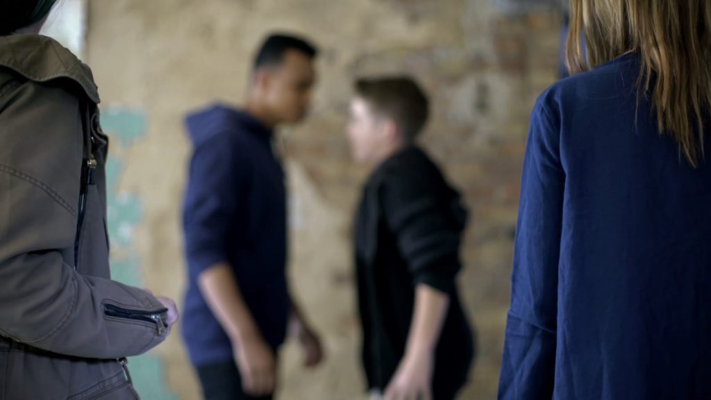 Trans-Jugendlicher von Mitschüler brutal zusammengeschlagen