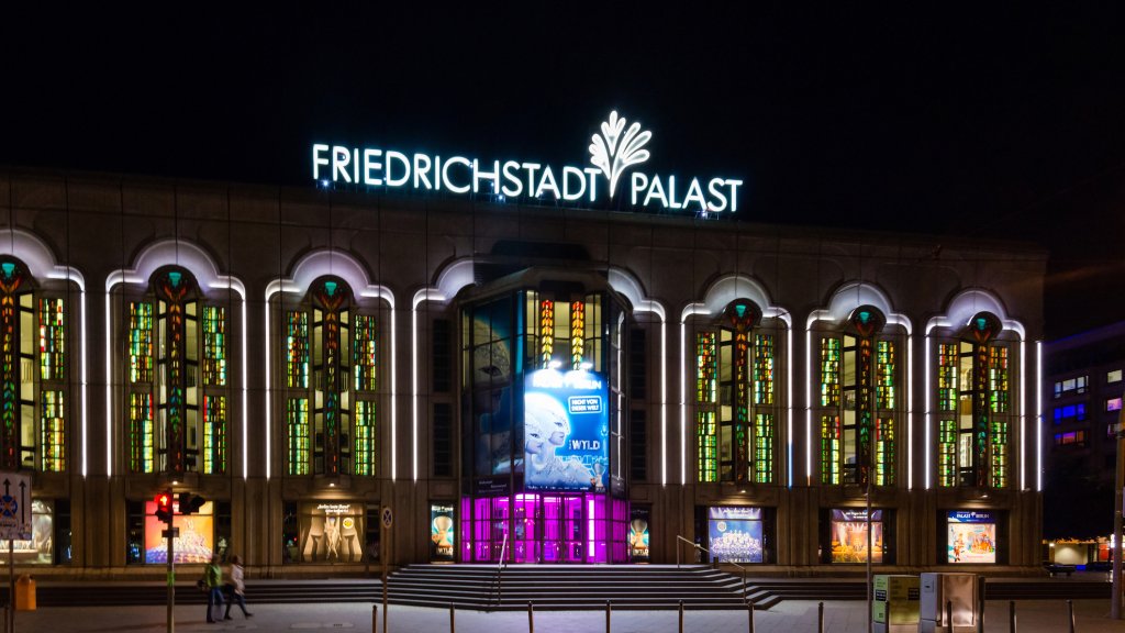 Der Friedrichstadtpalast Berlin rührt mit Musikvideo