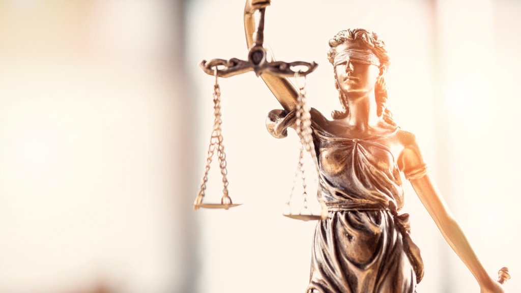 Schwuler Kläger gewinnt Prozess gegen ehemaligen Arbeitgeber // (c) seb_ra
