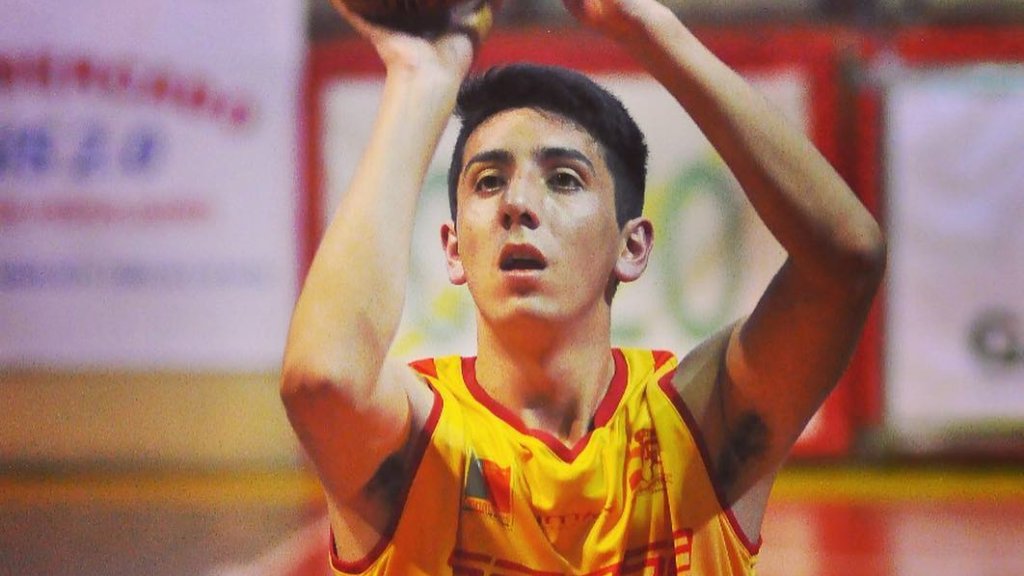Basketball-Profi outet sich // ©instagram.com/daniel_arcos9