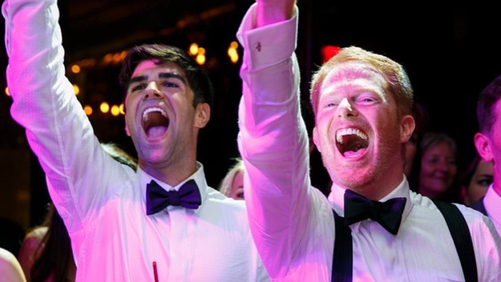 Schauspieler Jesse Tyler Ferguson ist Vater