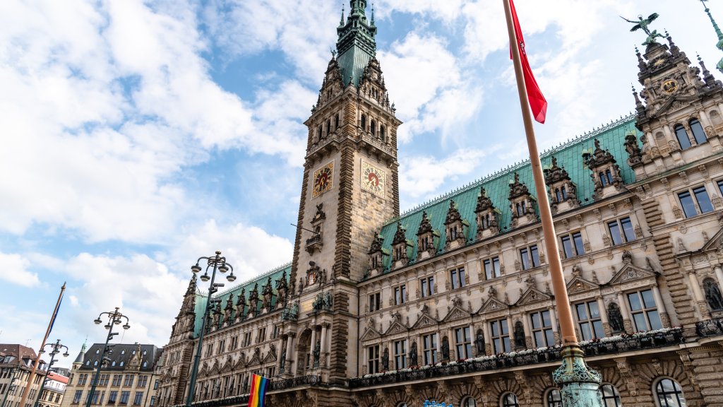 Hamburg zeigt Flagge