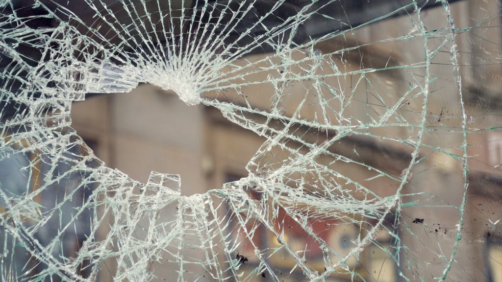 Schaufenster von LGBTI*-Vereinslokal in Graz eingeschlagen