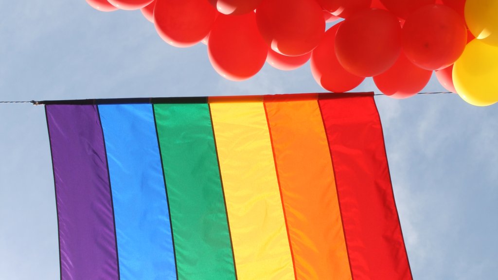 Schwuler Künstler ließ Pride-Flagge über Kleml steigen