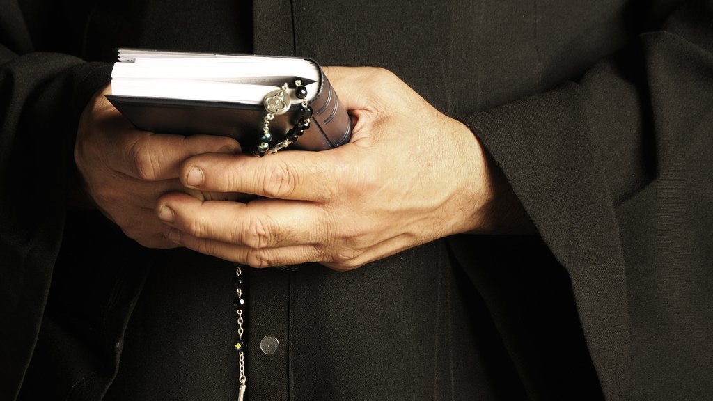 Schwules Paar verlässt Priester-Seminar