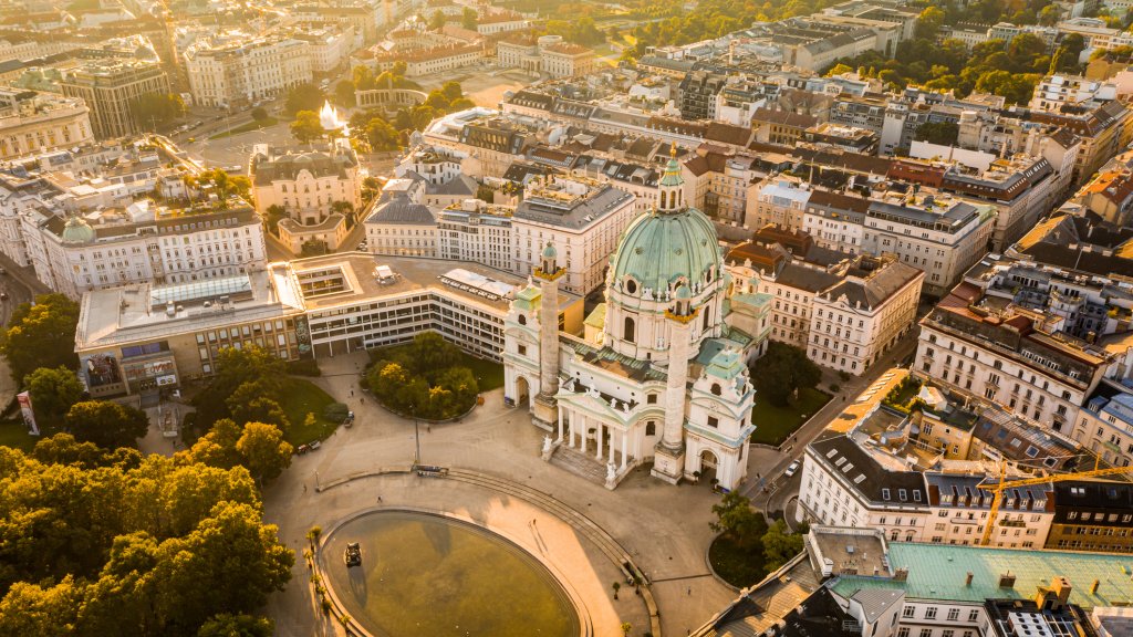 Schwuler beleidigt und in den Schritt getreten