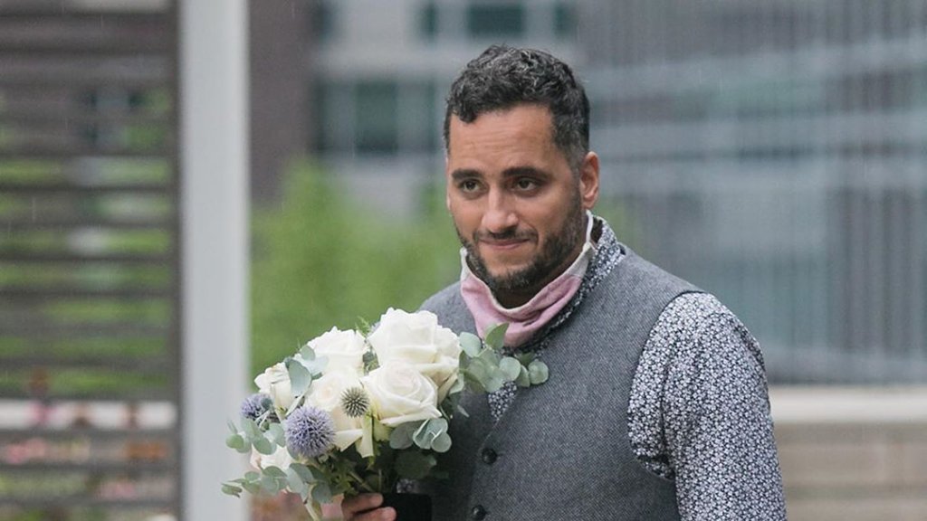 Schwuler Vater trollt Fragesteller in sozialen Medien