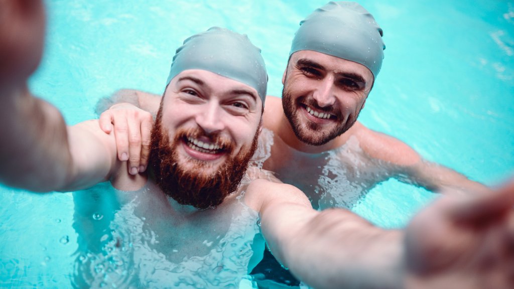 Männer im Schwimmbecken // © Aleksandar Georgiev