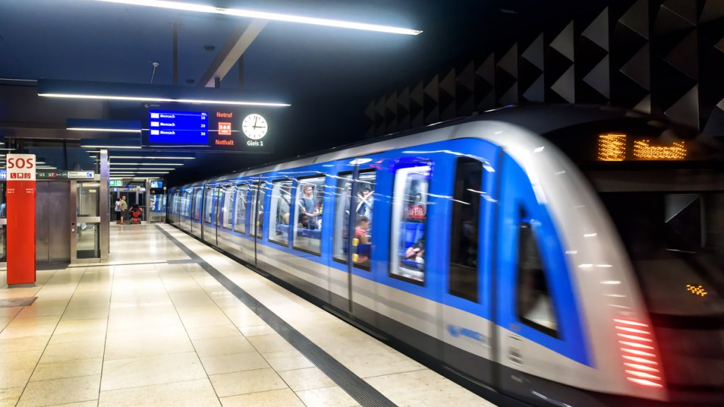 Schwules Paar in der Münchner U-Bahn beleidigt