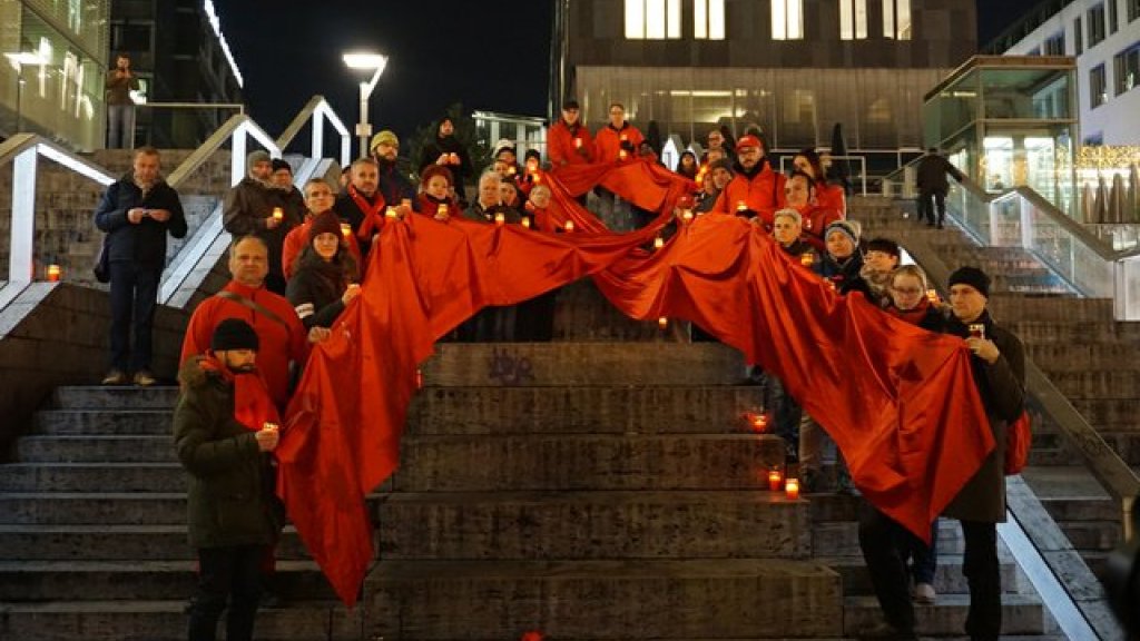 Rote Schleife in Stuttgart // © AIDS-Hilfe Stuttgart e.V.