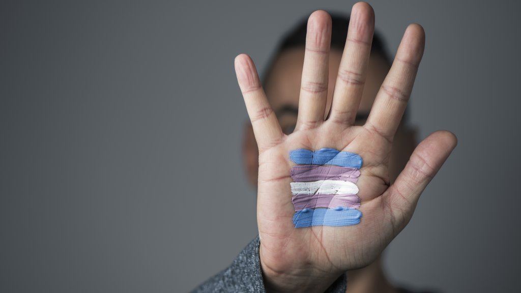 150 Jugendliche prügeln auf eine einzelne Person ein