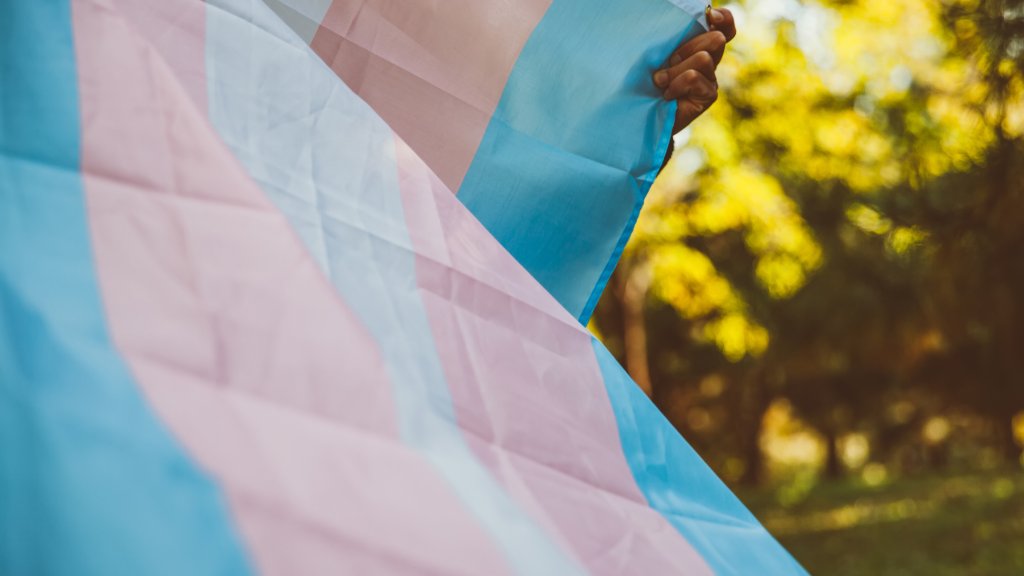 Jugendzentrum in Karlsruhe gedenkt Opfern transphober Gewalt