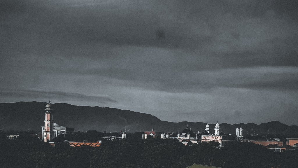Indonesisches Schwulenpaar öffentlich ausgepeitscht