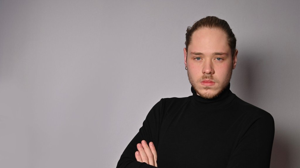 Offen schwuler Politiker Nils Bollenbach wird im Netz beleidigt und bedroht