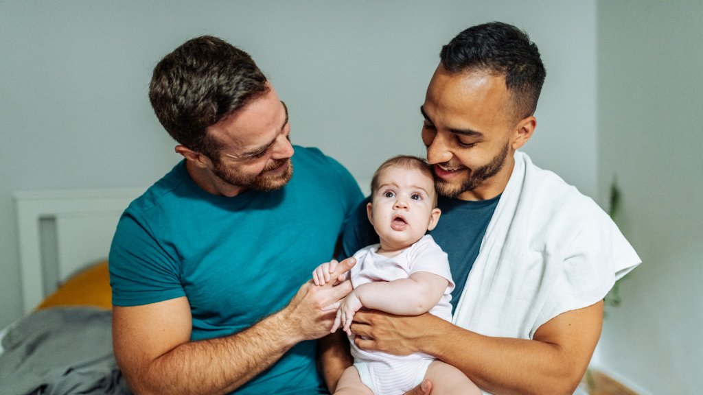 Christlicher Anbieter für Adoptions- und Pflegedienste inkludiert LGBTI*