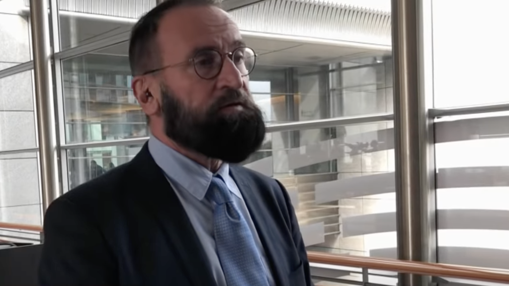 Politiker auf illegaler Sexparty // © euronews/YouTube